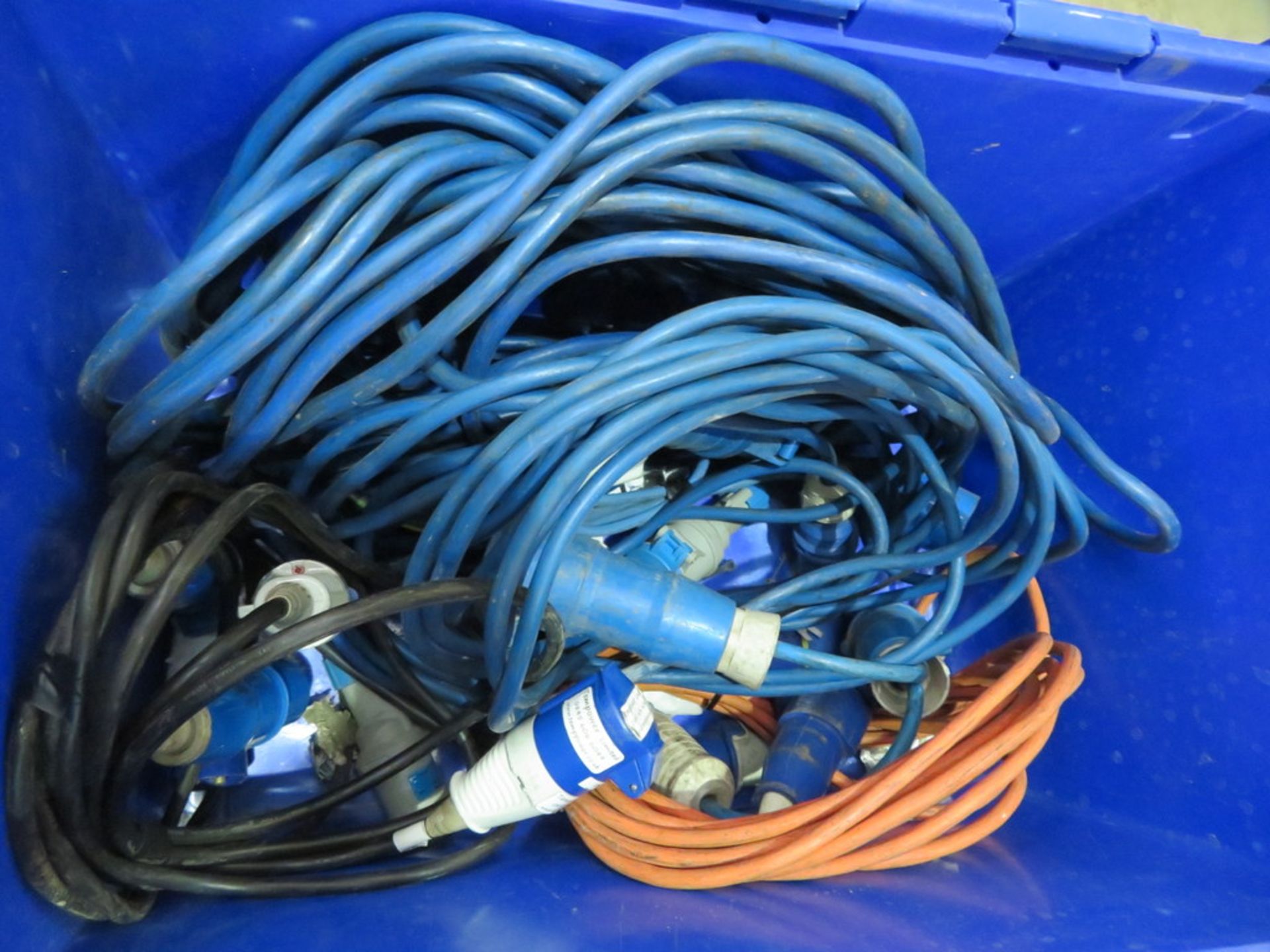 QTY OF 240V ELECTRICAL CABLES