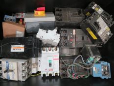 QTY OF H/D CIRCUIT BREAKERS AND SWITCHES ETC