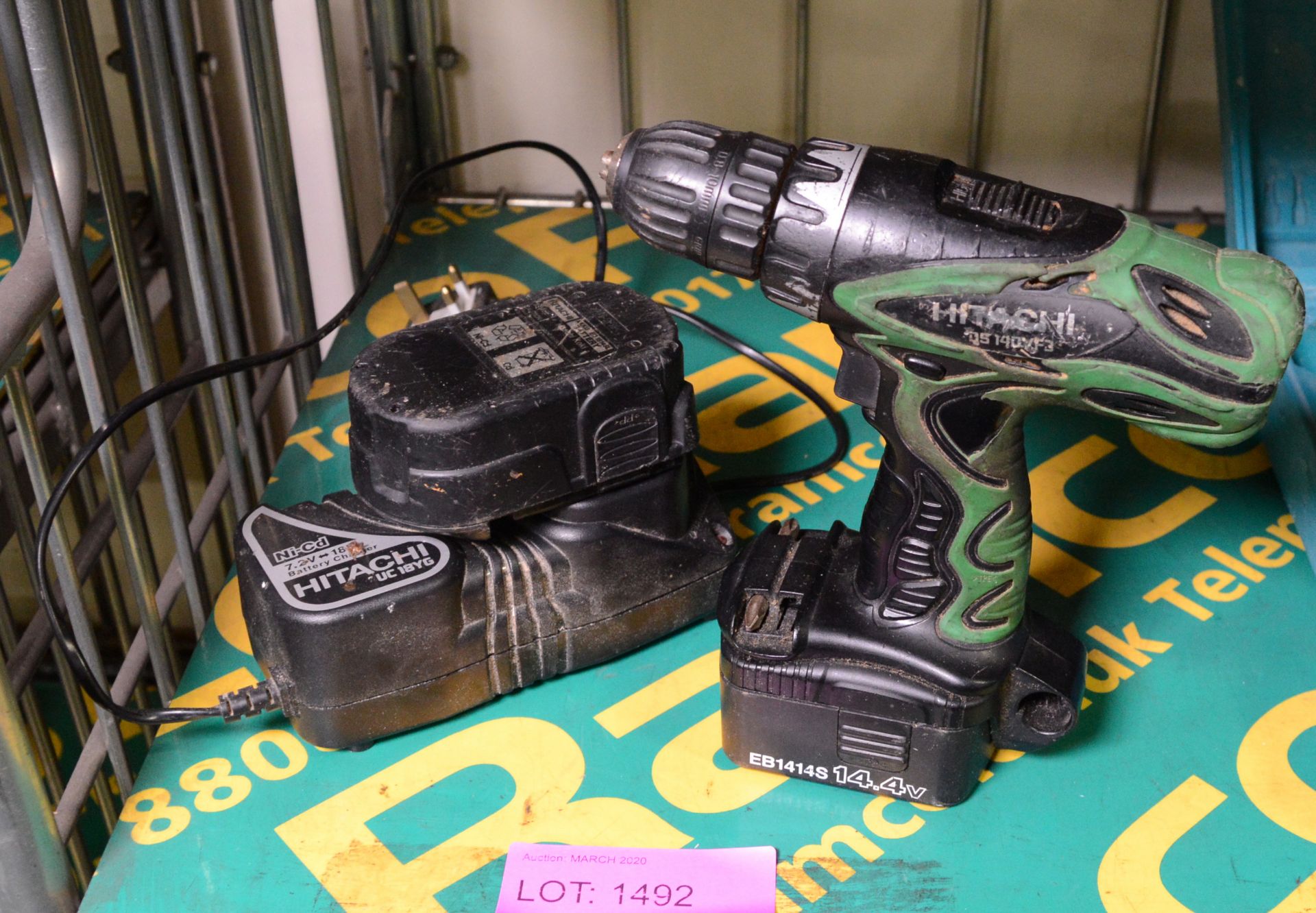 Hitachi DS14DVF3 14.4V Drill, Batteries & Charger.