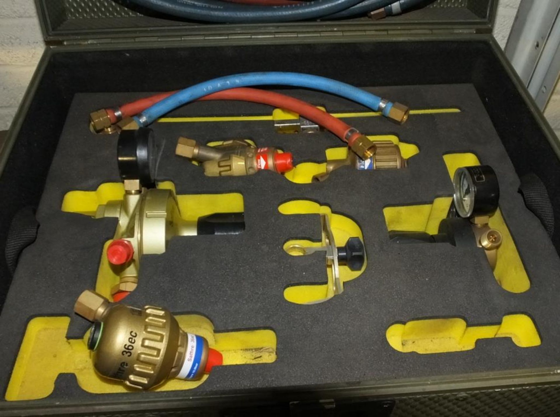 Gas Welder Cutting Set - Various Nozzles, Hoses in carry case - Image 2 of 3