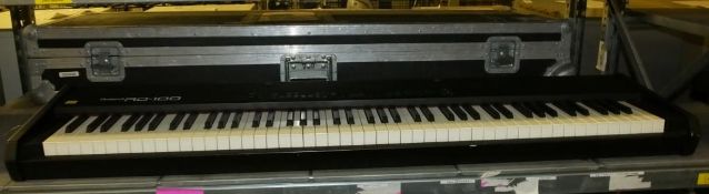 ROLAND RD-100 Electric Keyboard - Cased