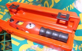 Torqueleader Torque Wrench in case