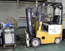 Yale SVS-29-114 Forklift & Battery Charger - Not working due to charging fault.