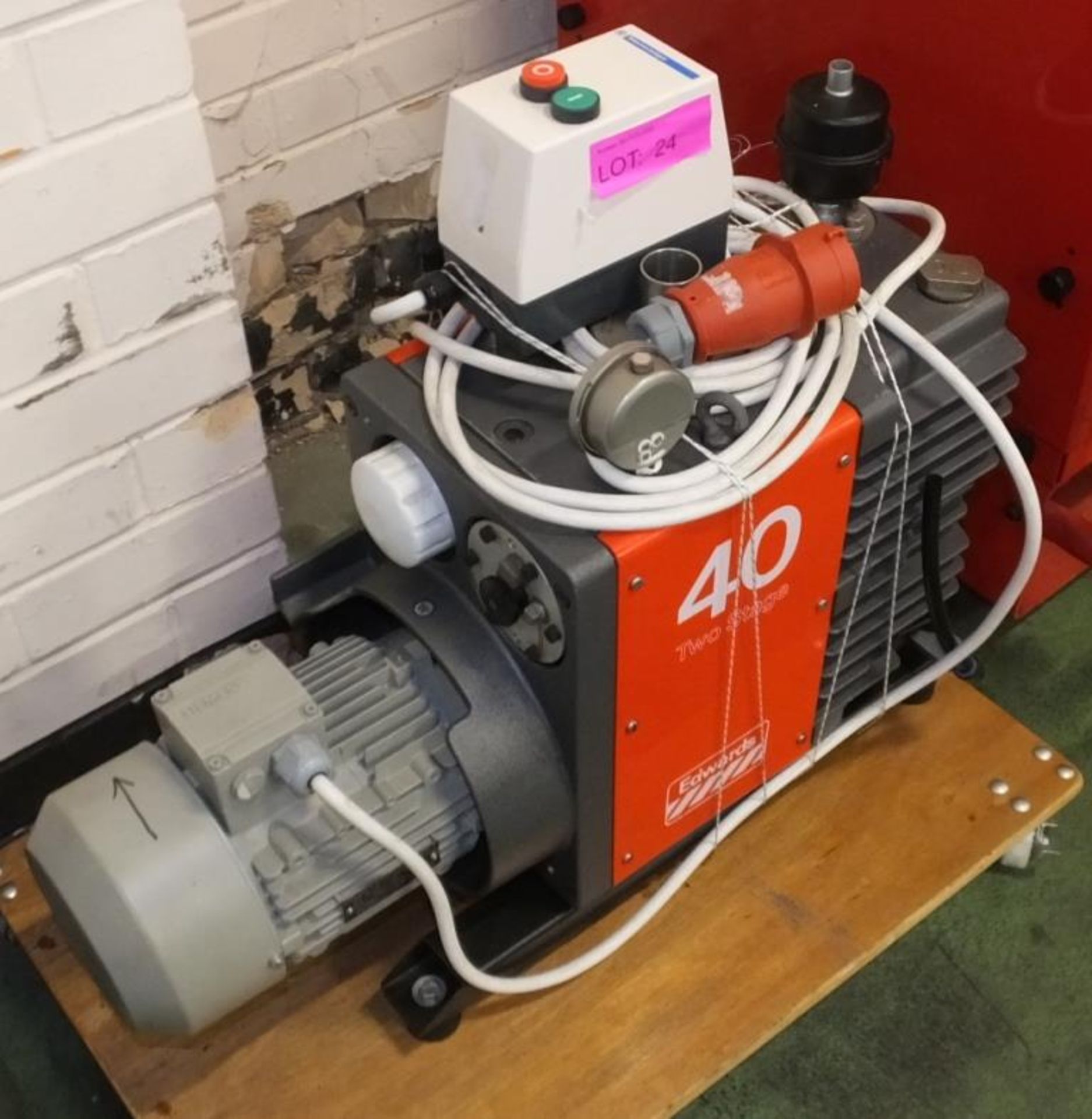 Edwards E2M40 High Vacuum Pump - COLLECTION OR HAULAGE ONLY - Image 2 of 3