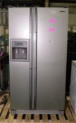 Samsung RS21DCNS American Style Fridge / Freezer with Water & Ice Dispenser - Working.