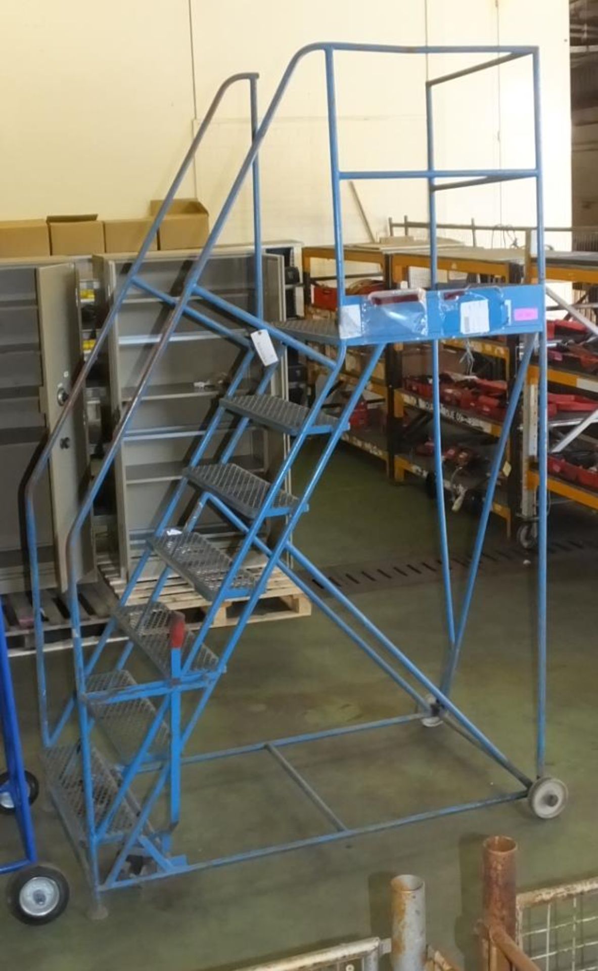 Large Step Ladders With Platform