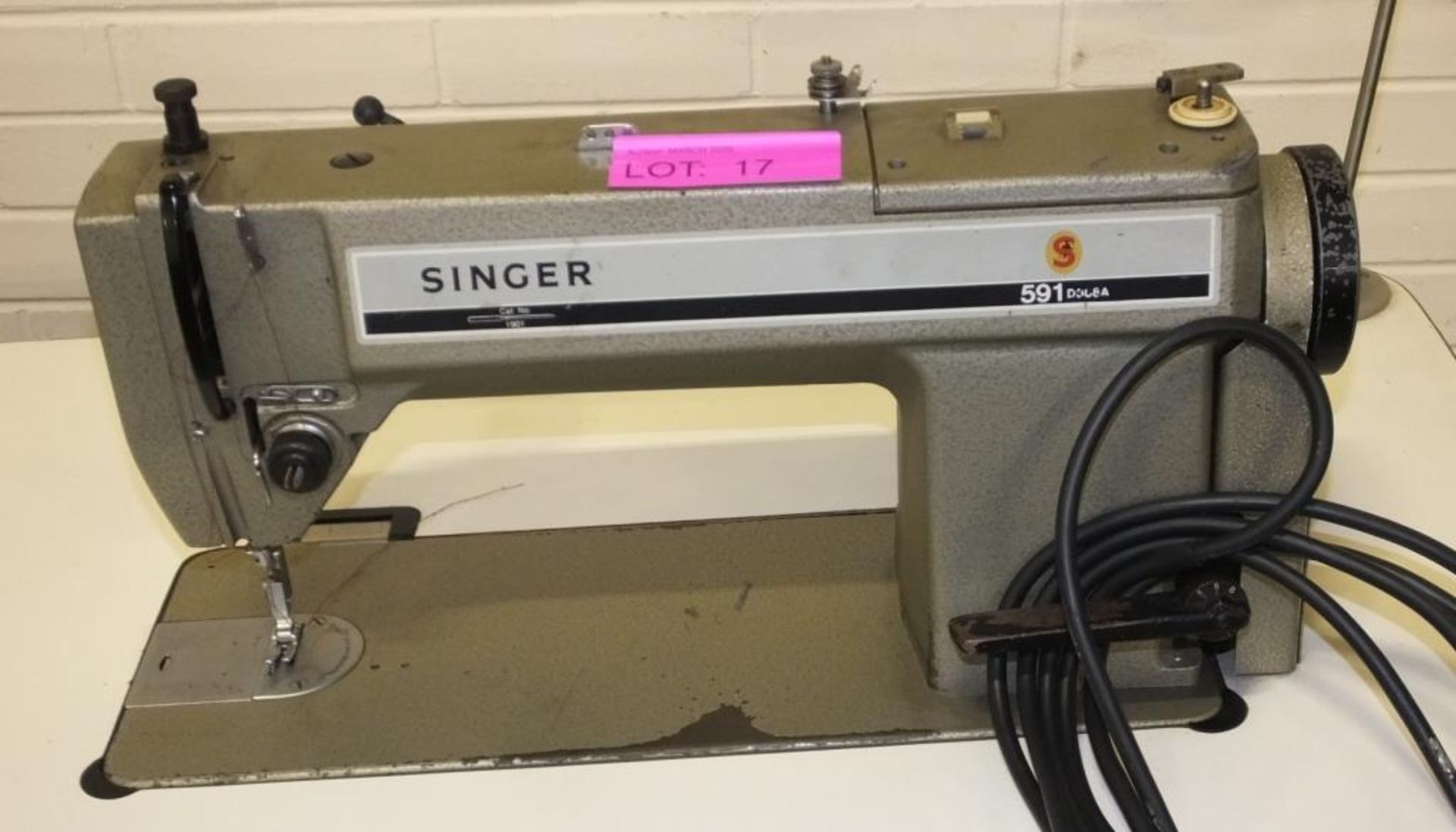 Singer 591 D308A Sewing machine - Image 2 of 4