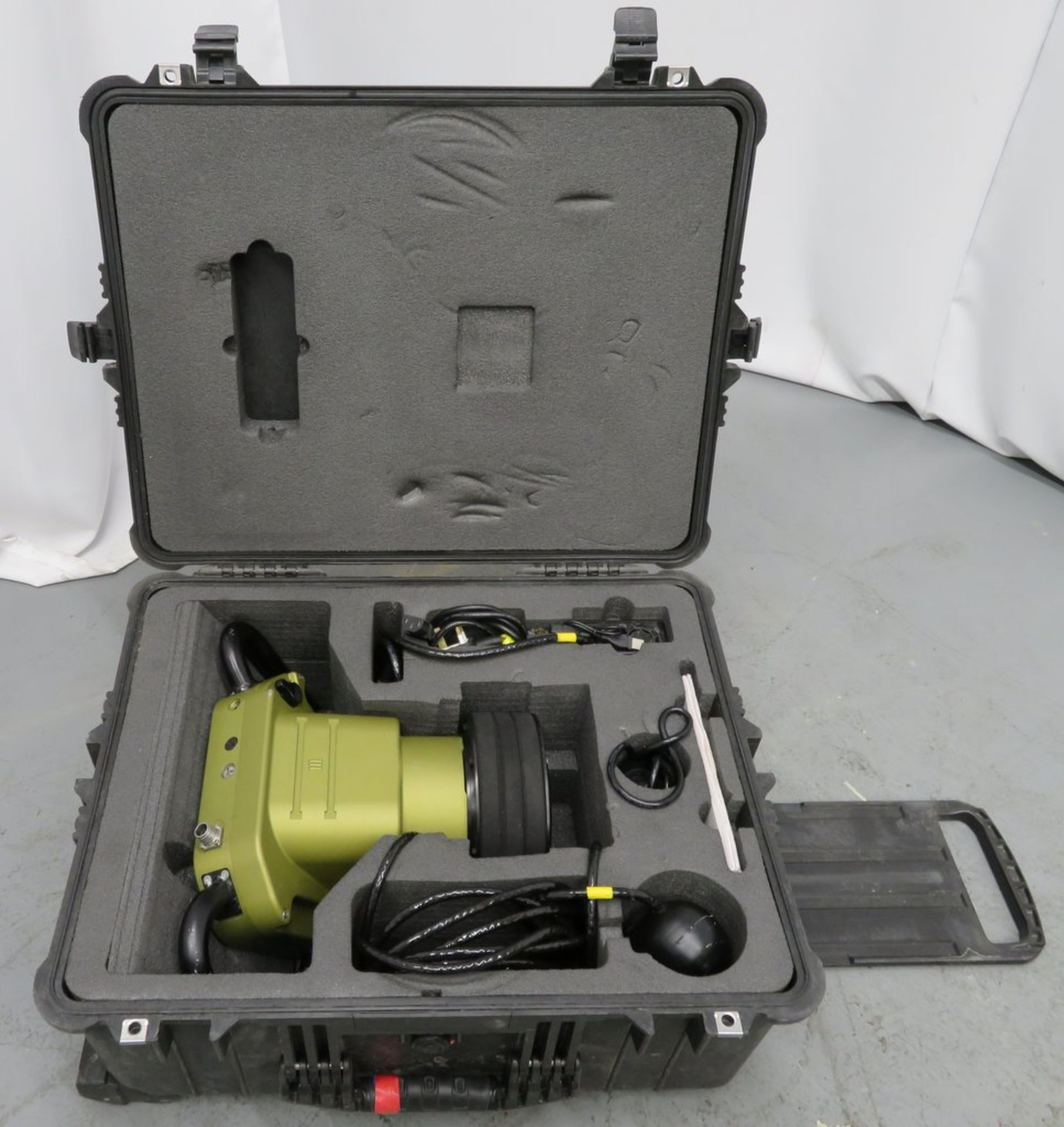 Oceana Technologies DNS 300 Fully integrated hand held sonar device.