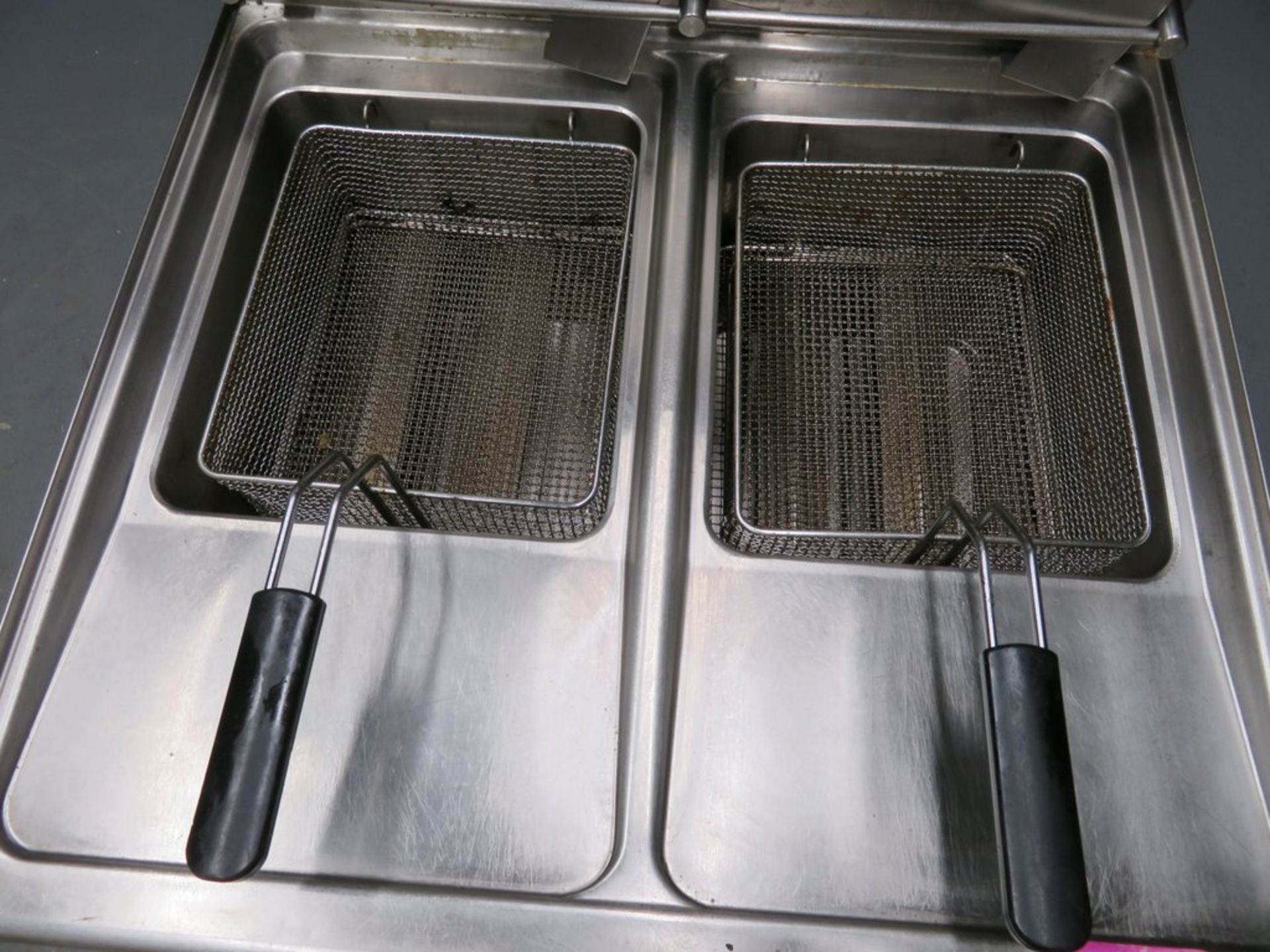 Twin tank fryer, natural gas, missing dials - Image 4 of 8