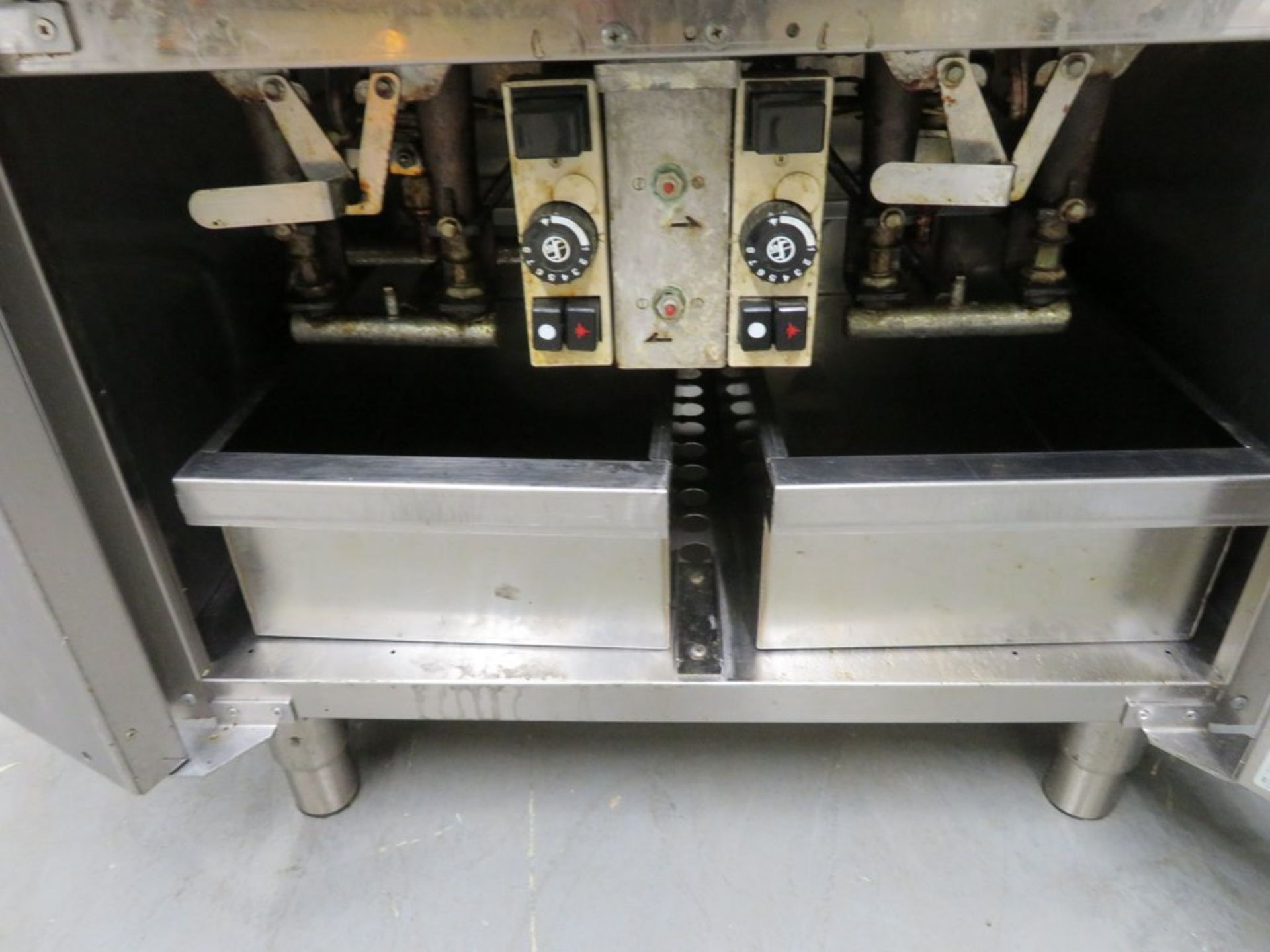 Twin tank fryer, natural gas, missing dials - Image 6 of 8