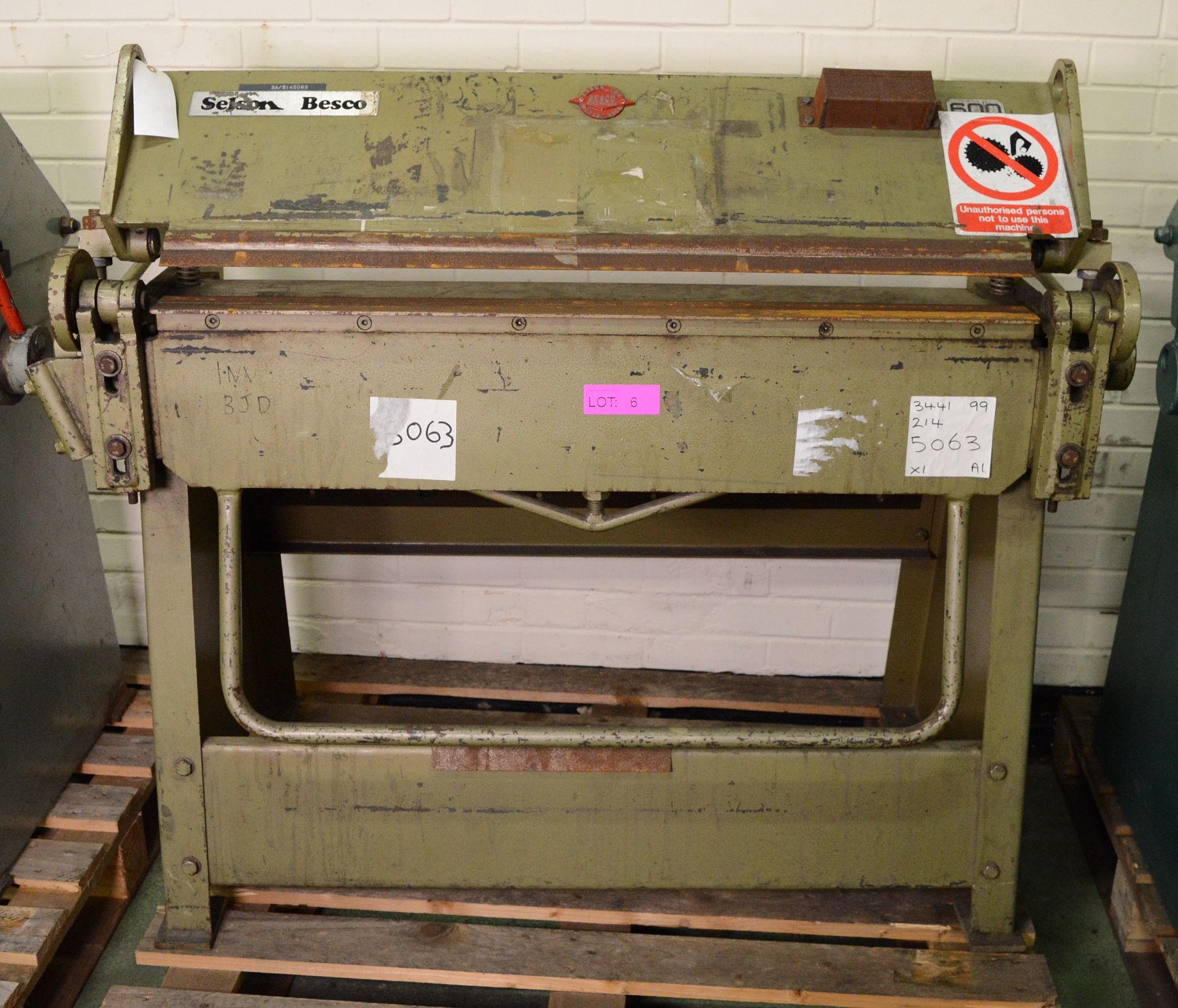 Selson Besco Univfolder Model UC 316.