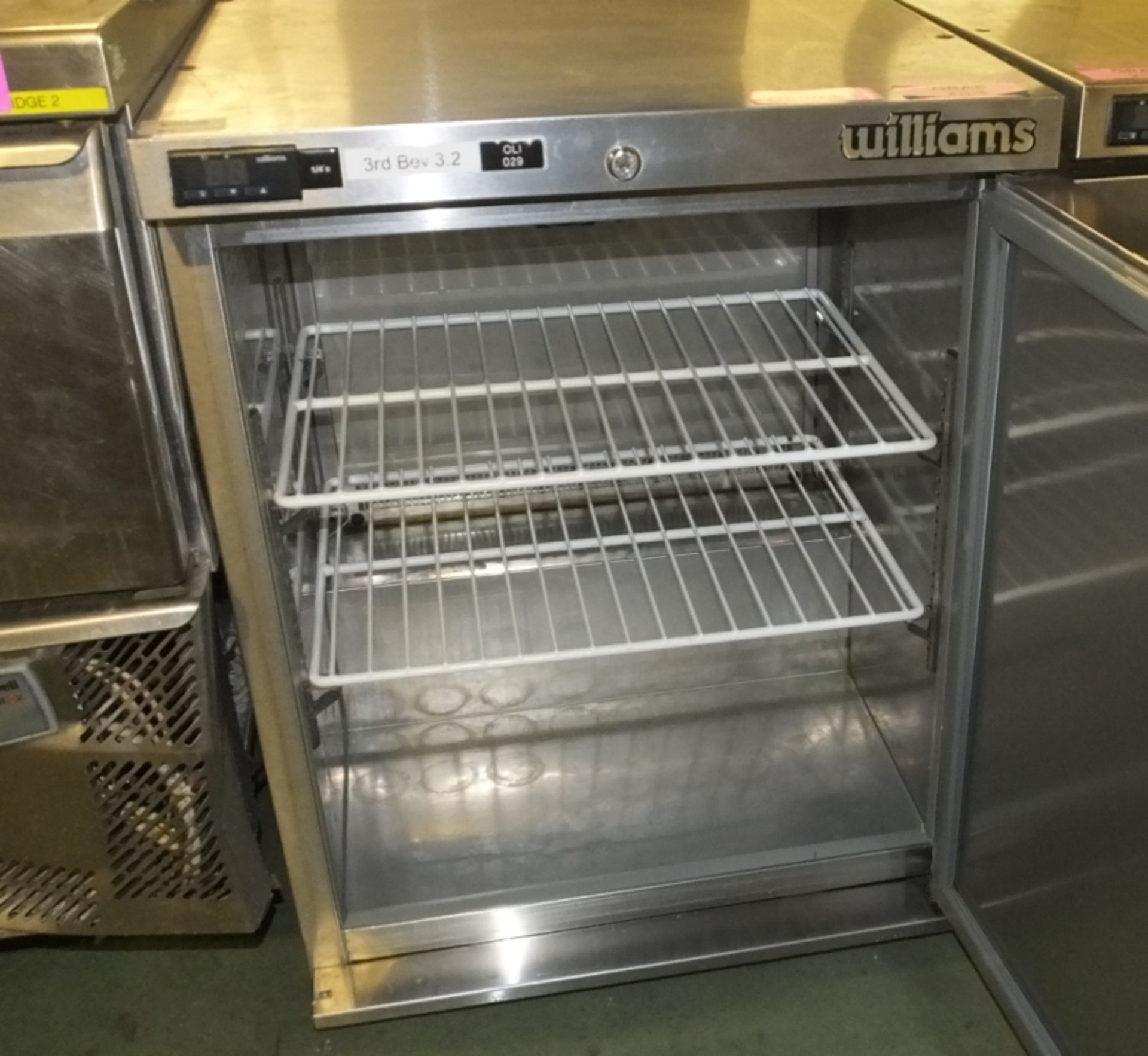 Williams single door counter top fridge - Image 2 of 3