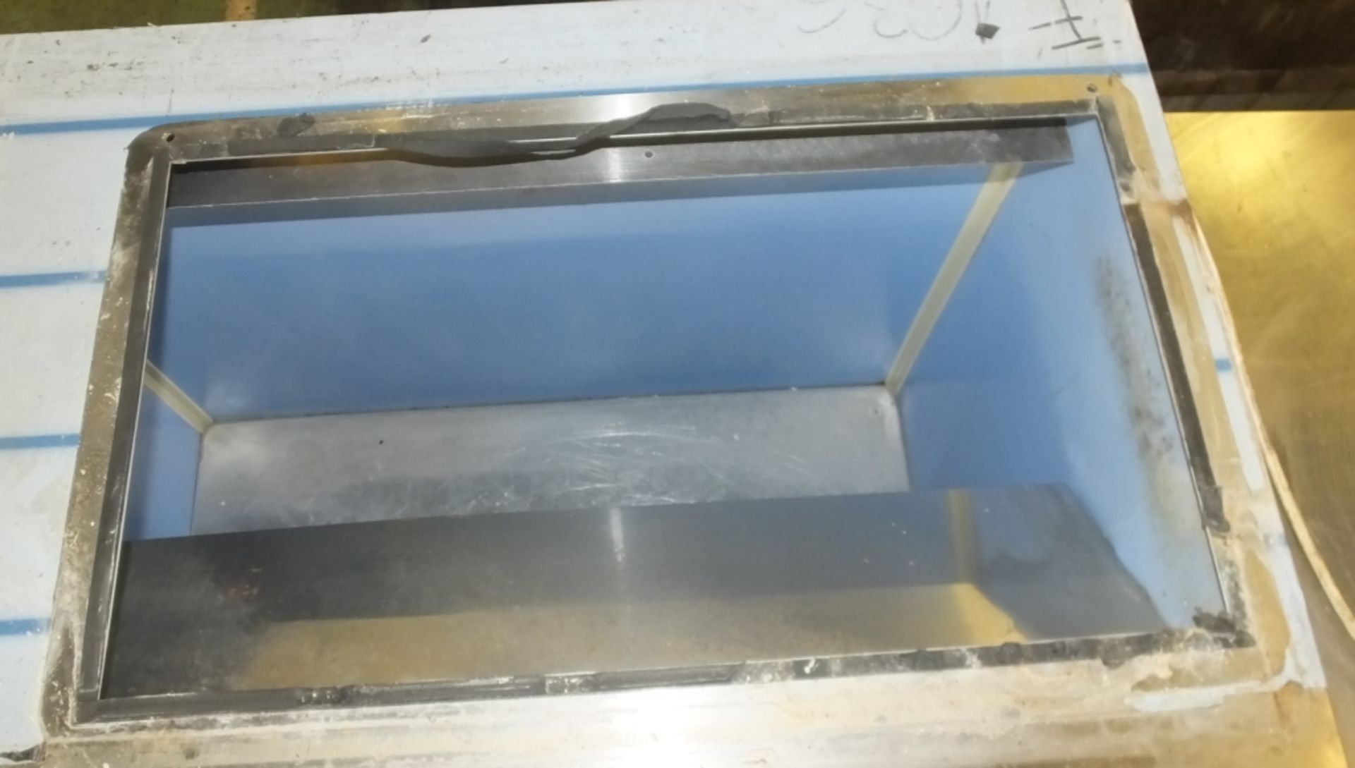 Follet Ice Storage bin - as spares - Image 3 of 3