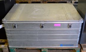 Metal Box L1200x W800x H500mm.