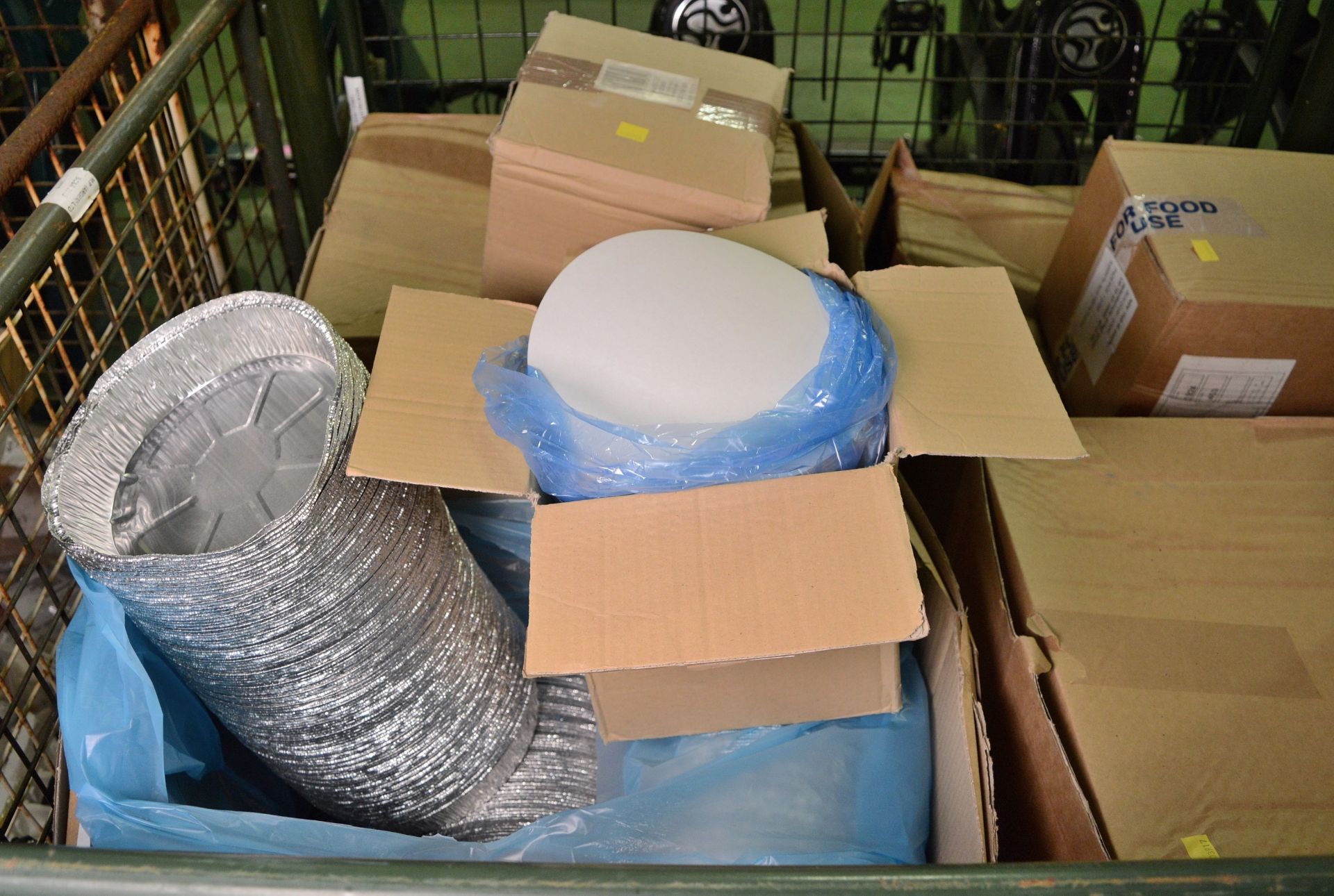 4x Boxes of Round Foil Dishes 210 x 40mm. 4x Boxes of Round lids 207mm. - Image 2 of 2