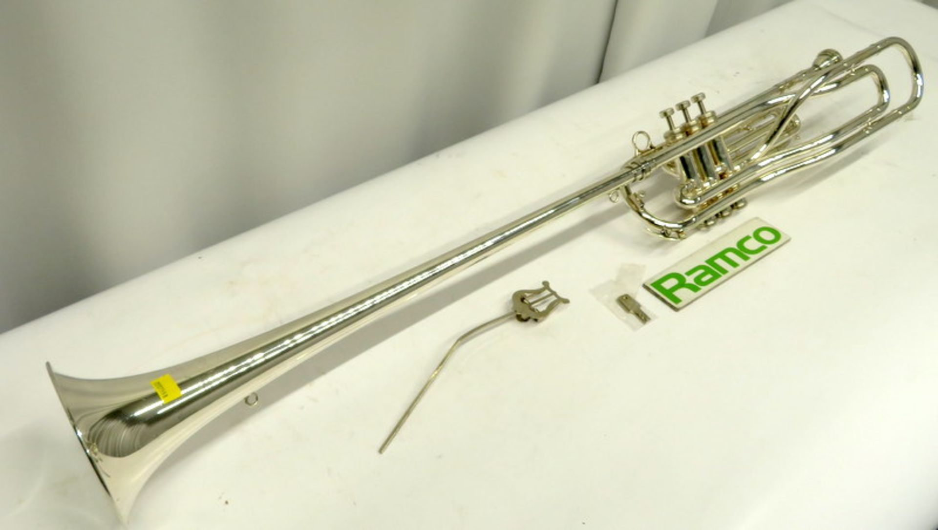 Besson International BE707 Fanfare Trumpet With Case. Serial Number: 867451. Please Note T - Image 4 of 17