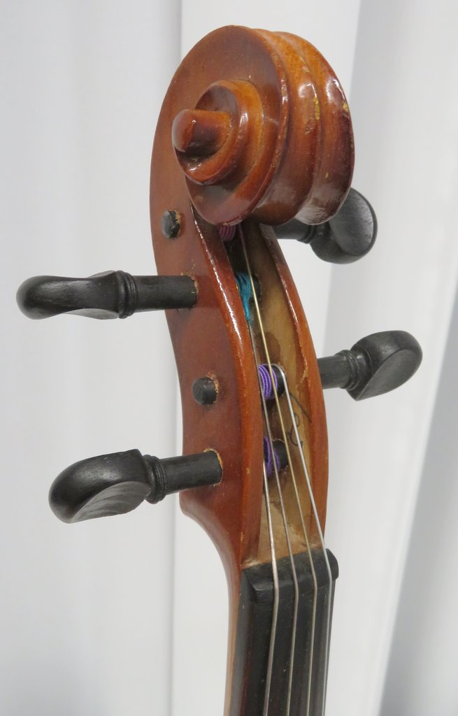 Blessing number 12 violin with case. 15 1/2 inch body. Please note that this item is sold - Image 4 of 14