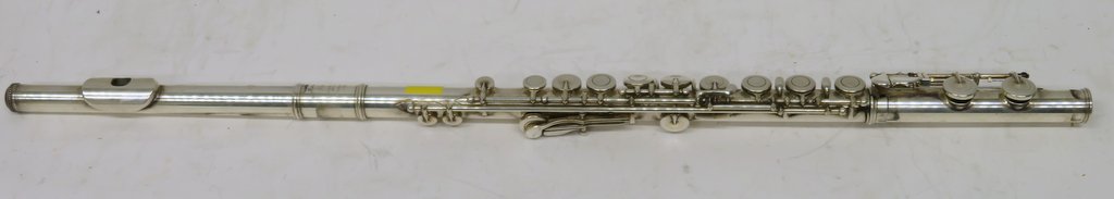 Muramatsu flute with case. Serial number: GX82024. Please note that this item is sold as - Image 3 of 12