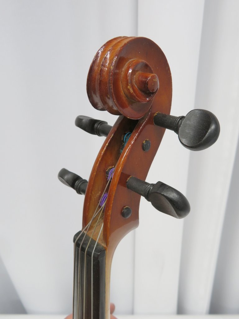 Blessing number 12 violin with case. 15 1/2 inch body. Please note that this item is sold - Image 5 of 14
