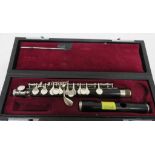 Yamaha 62 piccolo with case. Serial number: 40556. Please note that this item is sold as