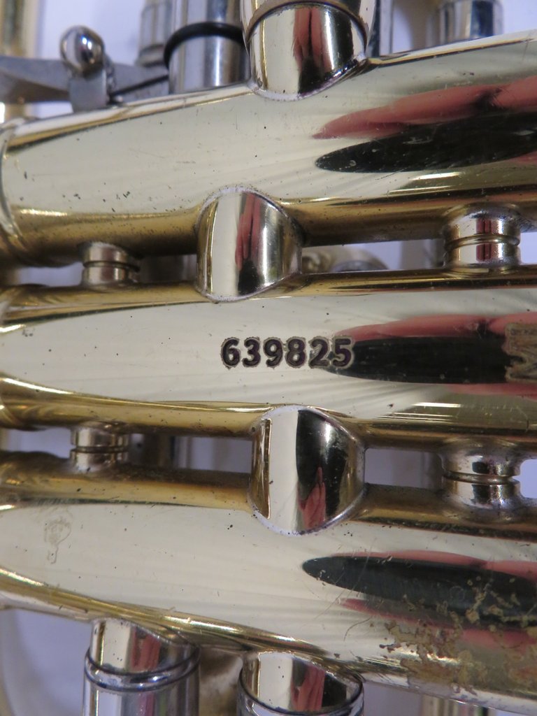 Bach Stradivarius 184 ML cornet with case. Serial number: 639825. Please note that this i - Image 13 of 15