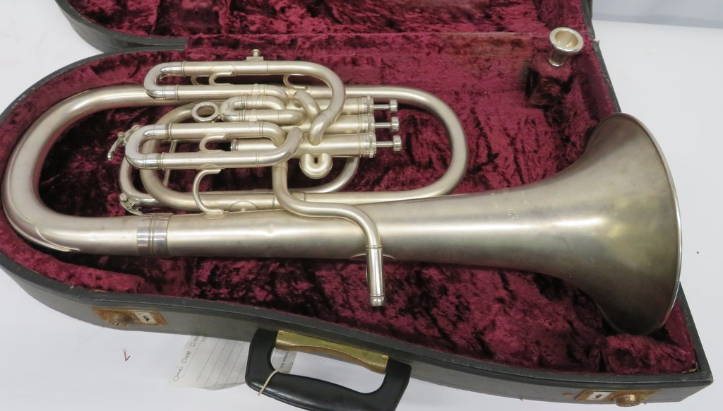 Boosey & Hawkes Imperial Baratone sax horn with case. Serial number: 662332. Please note t