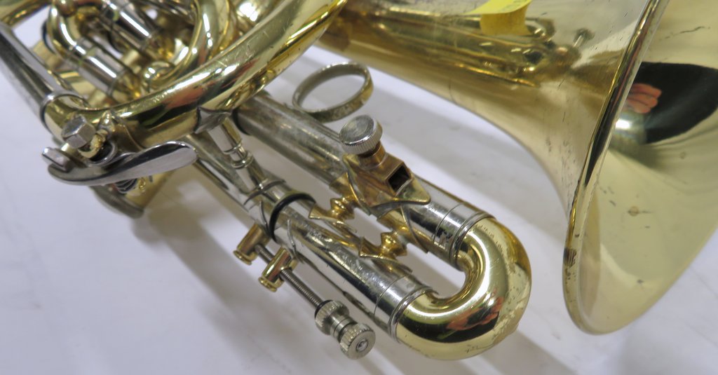 Bach Stradivarius 184 ML cornet with case. Serial number: 639825. Please note that this i - Image 7 of 15