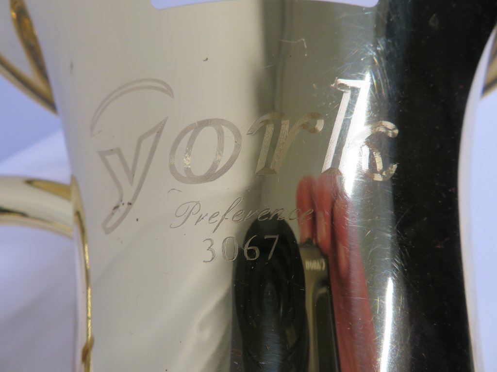 York Preference 3067 euphonium with case. Serial number: 501451. Please note that this i - Image 12 of 15