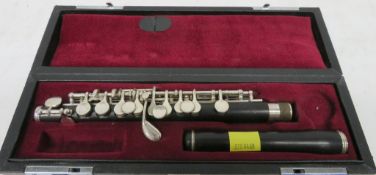 Yamaha 62 piccolo with case. Serial number: 44995. Please note that this item is sold as