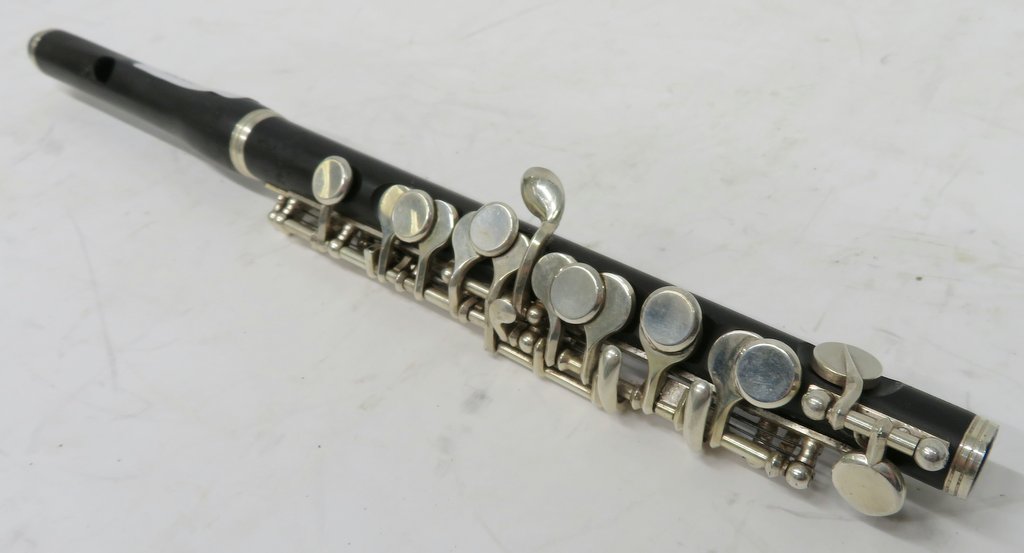 Pearl Flute PFP105 piccolo with case. Serial number: 3640. Please note that this item is s - Image 4 of 11