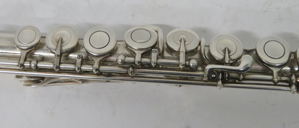 Muramatsu flute with case. Serial number: GX82024. Please note that this item is sold as - Image 5 of 12