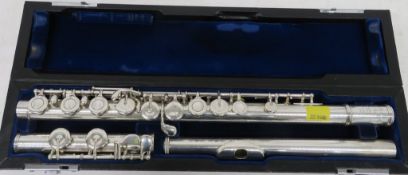 Muramatsu flute with case. Serial number: GX39/369. Please note that this item is sold as