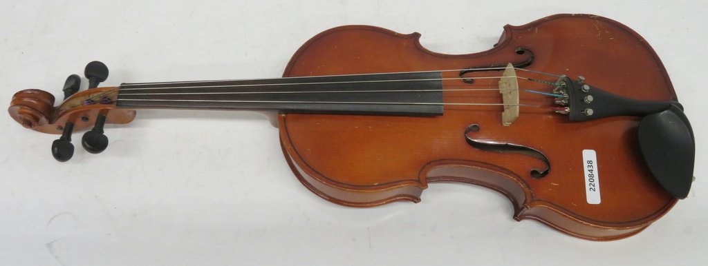 Blessing number 12 violin with case. 15 1/2 inch body. Please note that this item is sold - Image 3 of 14