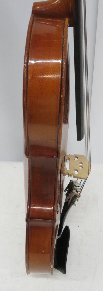 Blessing number 12 violin with case. 15 1/2 inch body. Please note that this item is sold - Image 7 of 14