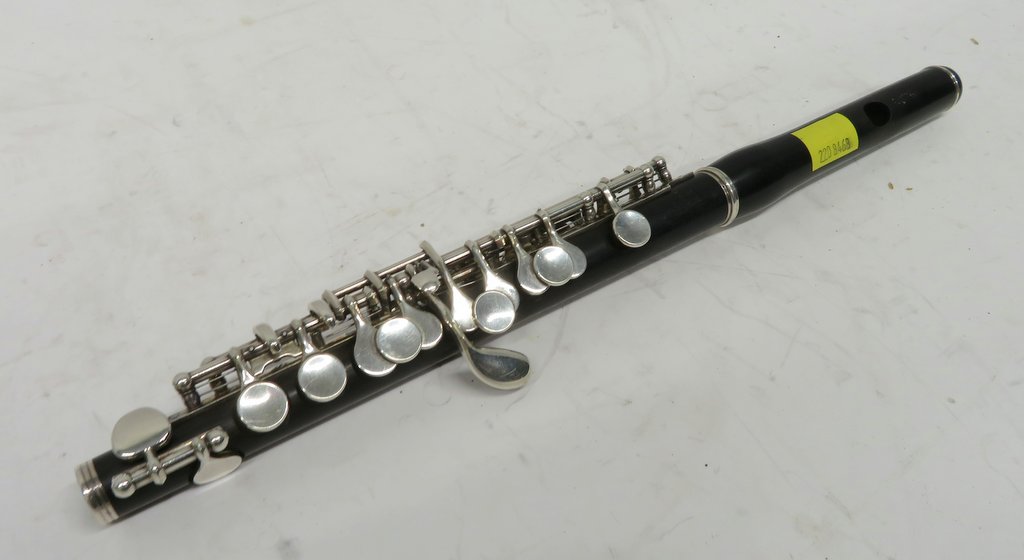 Yamaha 62 piccolo with case. Serial number: 40556. Please note that this item is sold as - Image 3 of 10