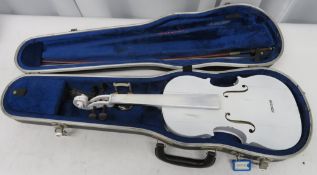 Karl Hofner 802 (1996) body length 14 inch with case. Been sprayed white. Please note th