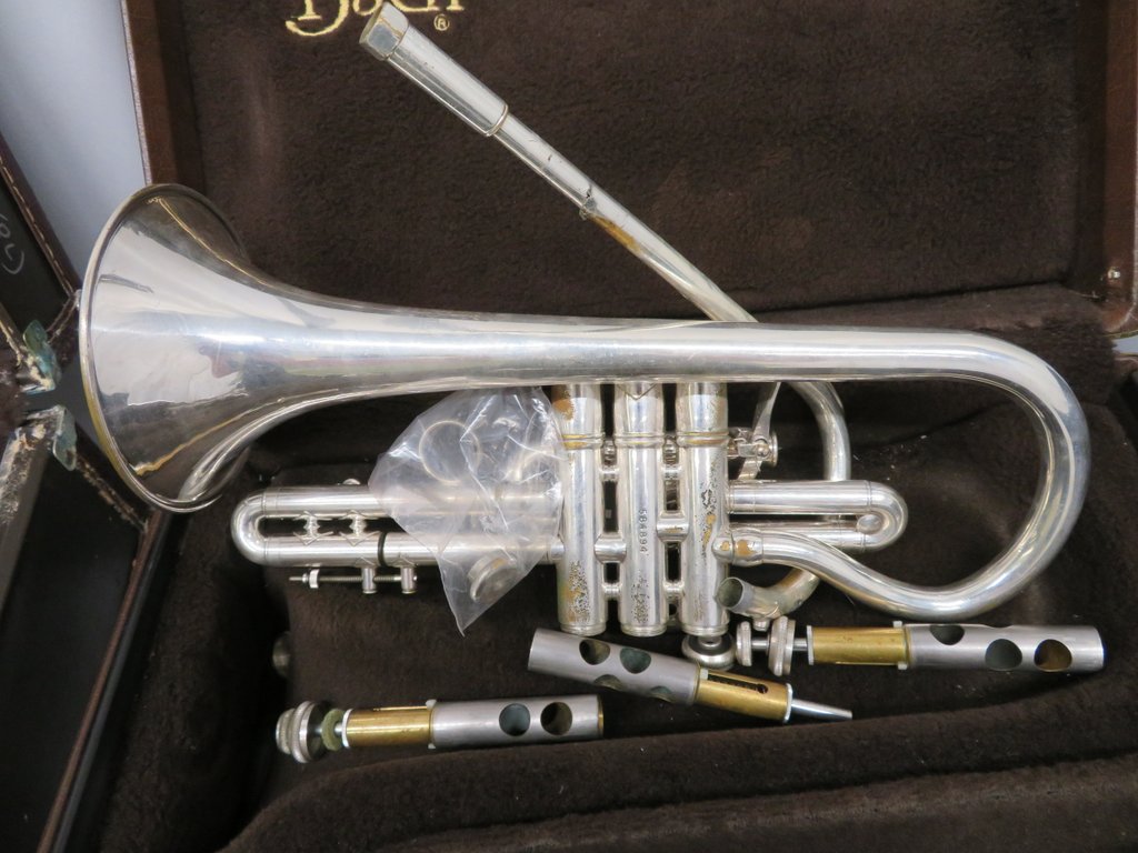 4x Vincent Bach Stradivarius 184 cornets with cases. Serial Numbers: 519302, 528842, 58489 - Image 18 of 30