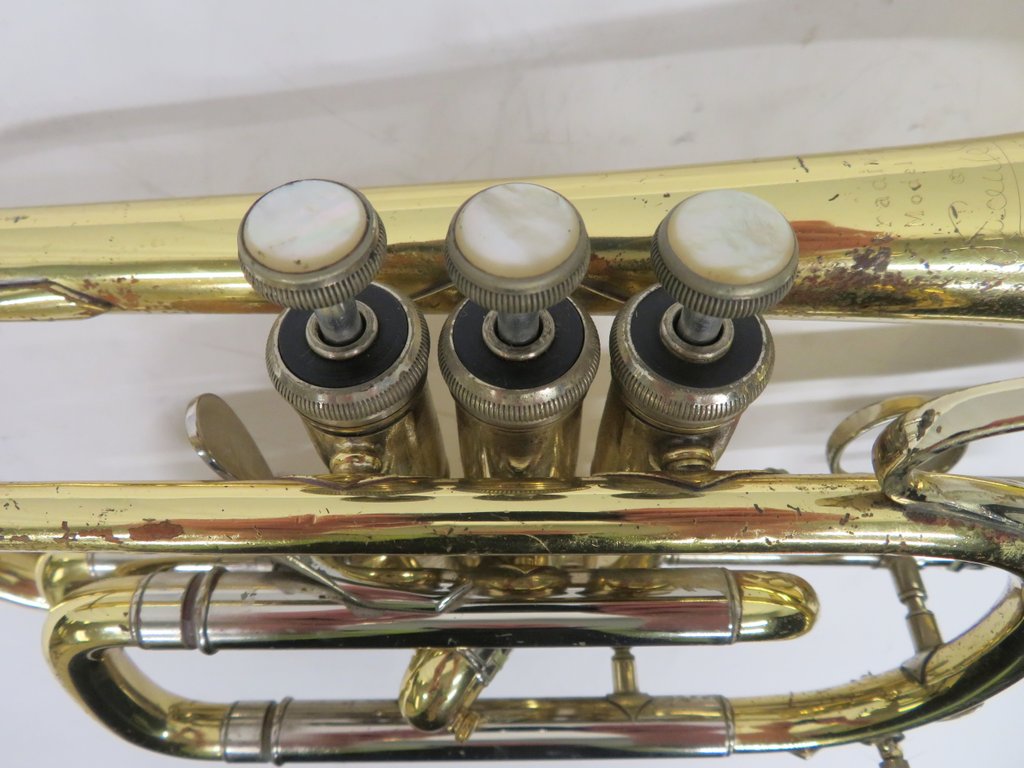 Bach Stradivarius 184 ML cornet with case. Serial number: 639825. Please note that this i - Image 9 of 15