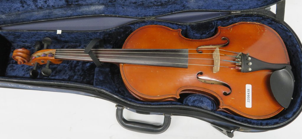 Blessing number 12 violin with case. 15 1/2 inch body. Please note that this item is sold - Image 2 of 14