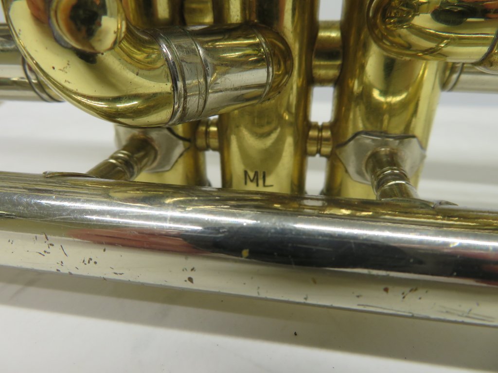 Bach Stradivarius 184 ML cornet with case. Serial number: 511745. Please note that this i - Image 11 of 19