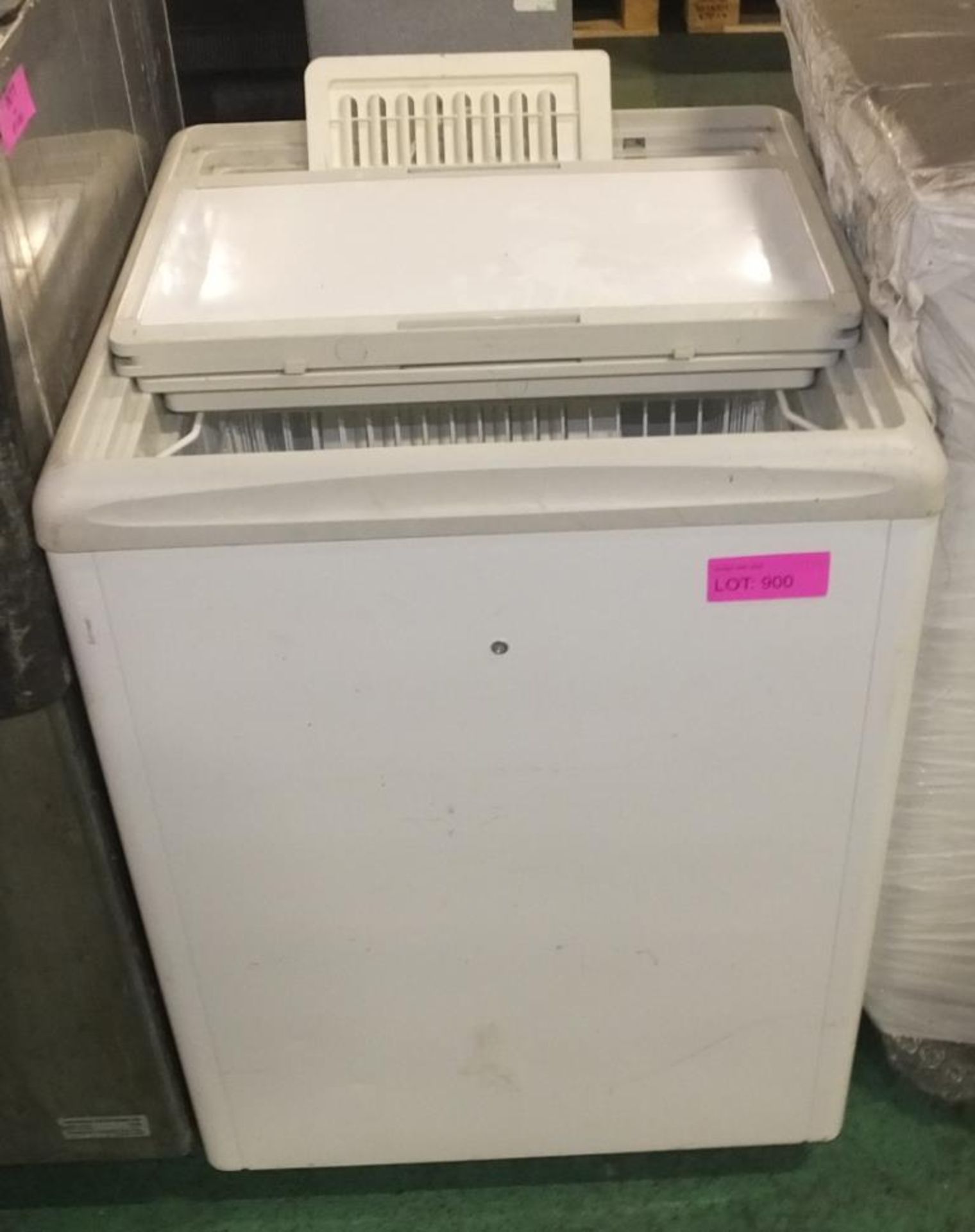 AS SPARES OR REPAIRS - small chest freezer