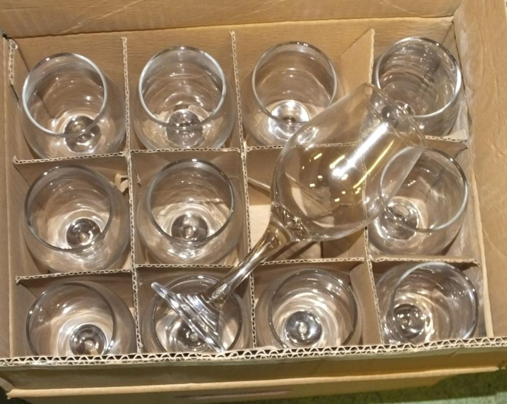 12x Large wine goblets