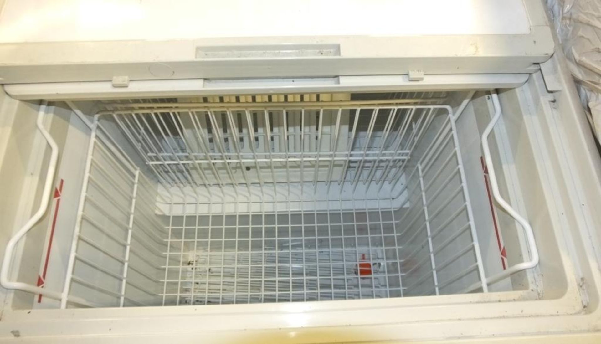 AS SPARES OR REPAIRS - small chest freezer - Image 2 of 2