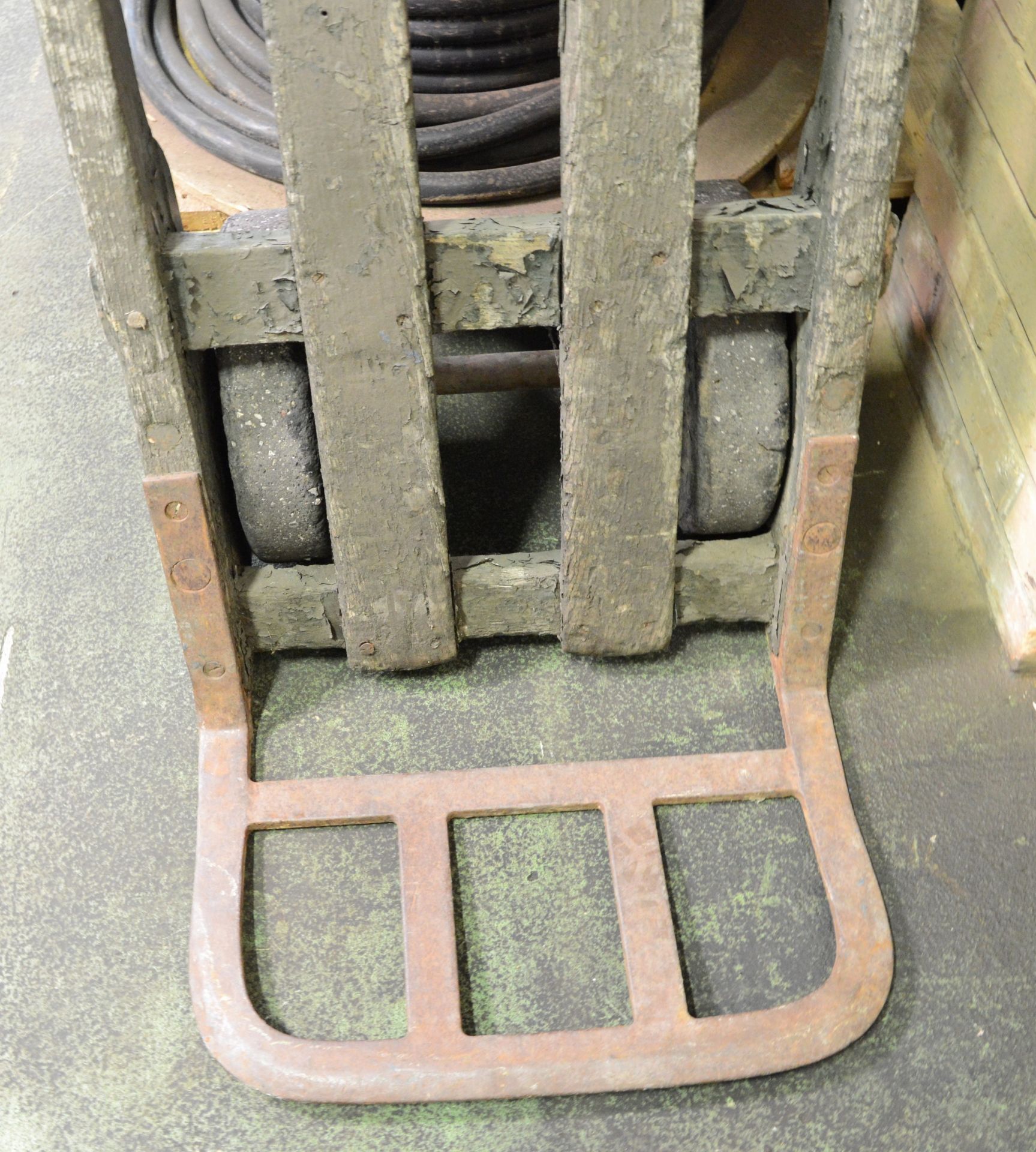 Large Sack Barrow Wood With Metal Plate. - Image 2 of 3