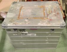 Metal Box L800 x W600 x H620mm.