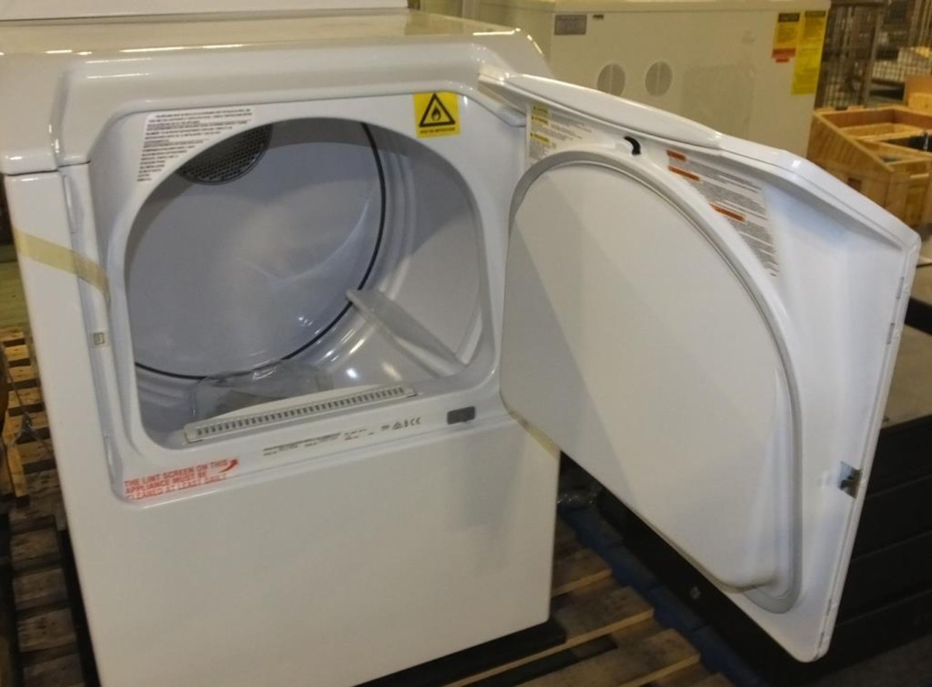 Maytag MDE21PNDGW Tumble Dryer 240v L 690mm x W 700m x H1800mm - Image 3 of 4