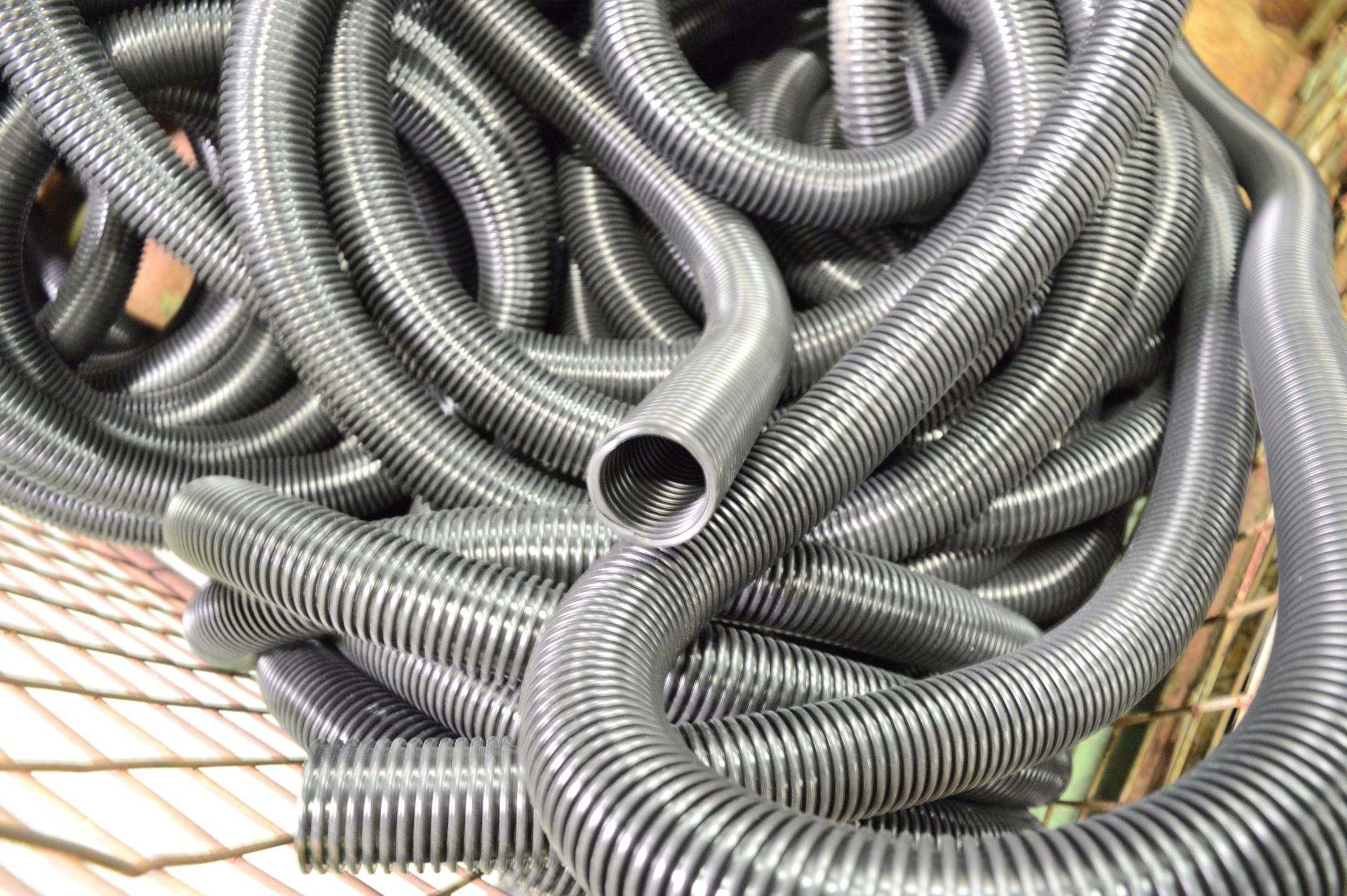 Plastic Vacuum Cleaner Hose. - Image 2 of 2