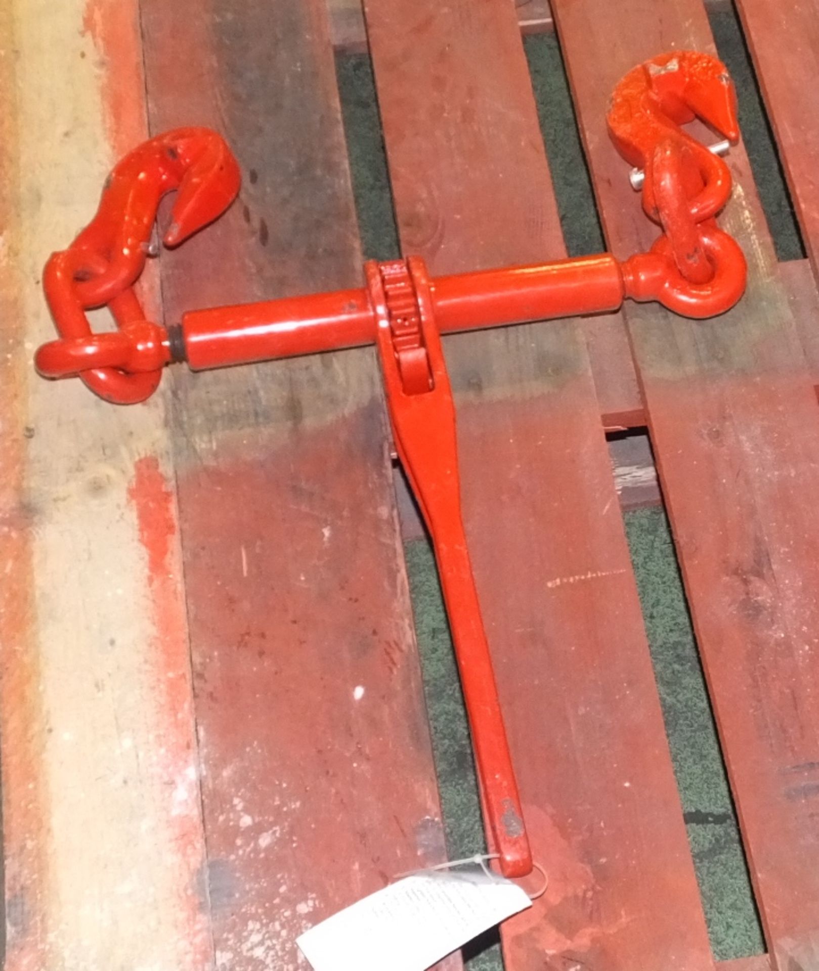 Heavy duty chain tensioner