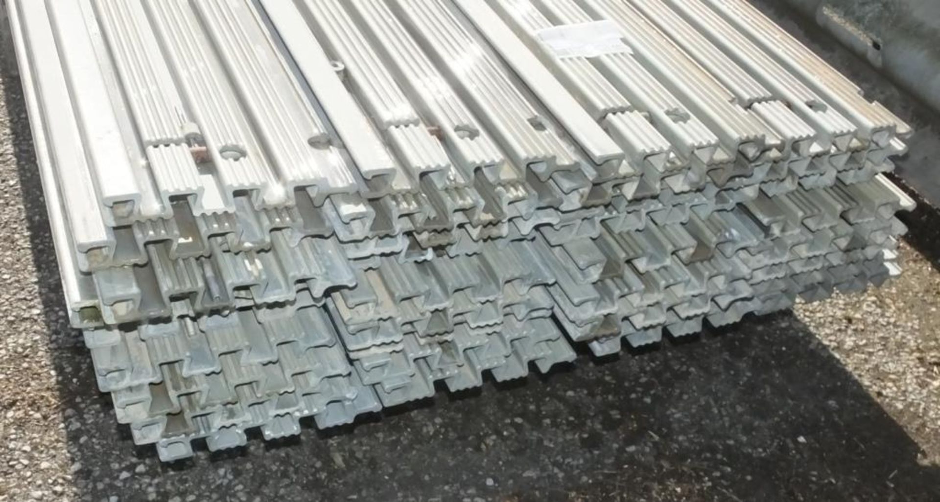 35x Trackway Aluminium Panels - Image 2 of 3