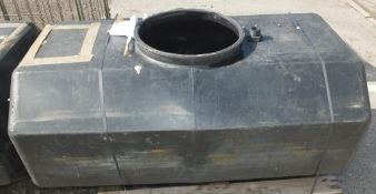 Water tank with one frame, no lid